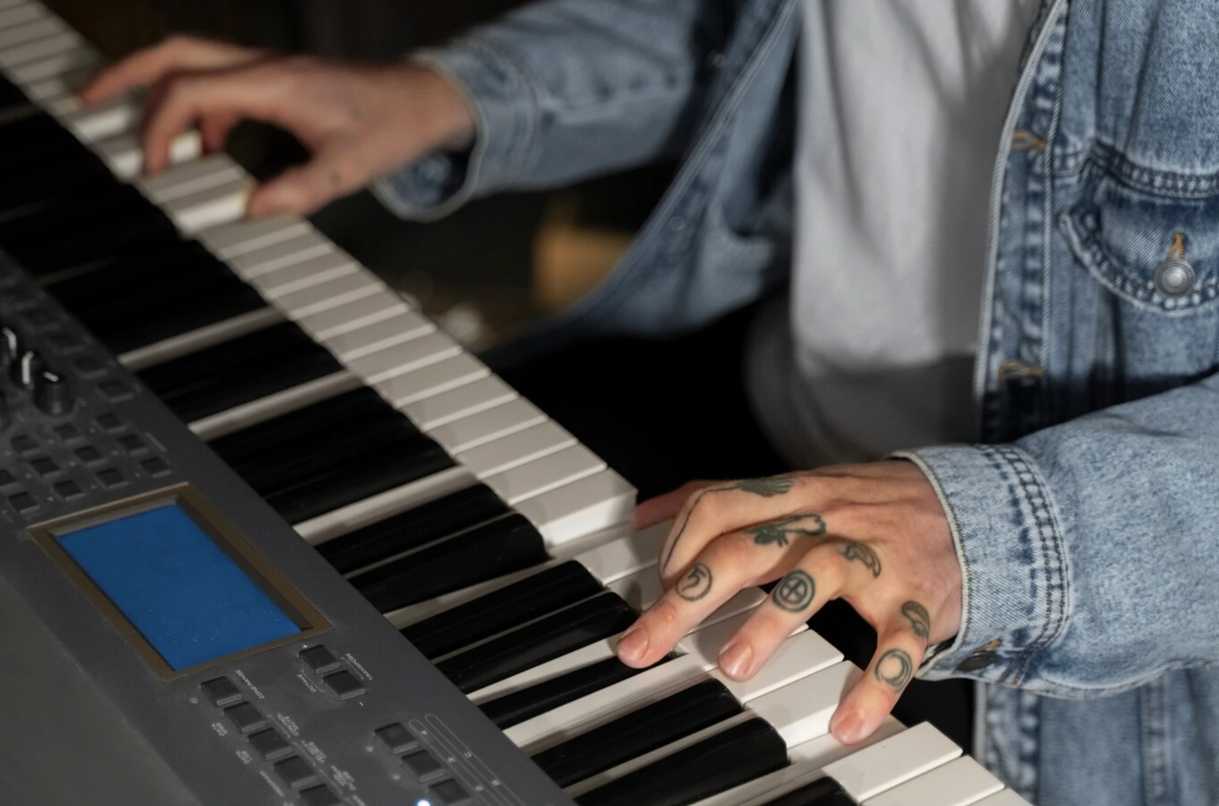 L&rsquo;Esoscheletro per Mano Potenzia l&rsquo;Abilit&agrave; dei Pianisti