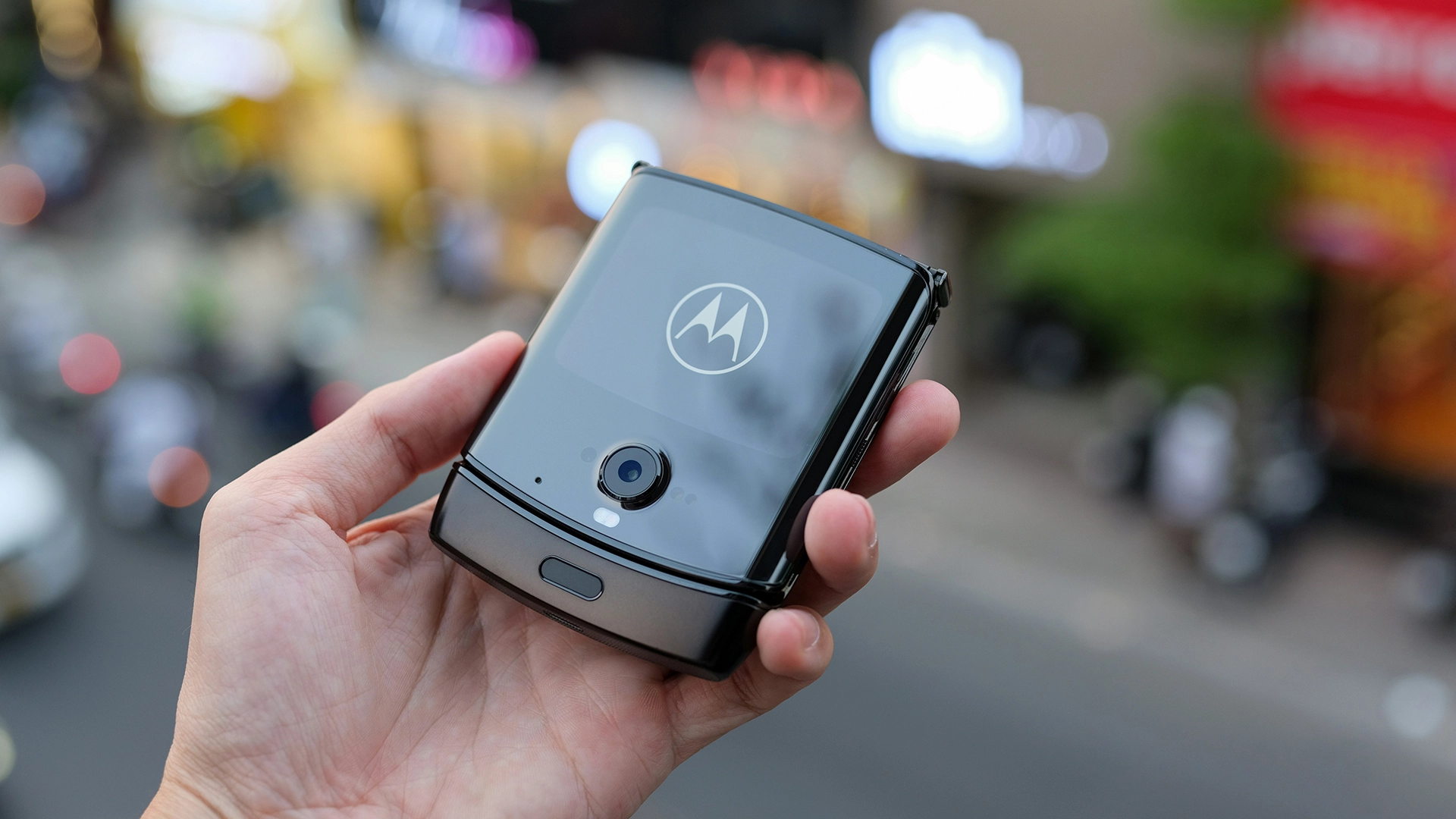 Perplessità e Motorola Annunciano Nuova Partnership per Portare l’IA negli Smartphone