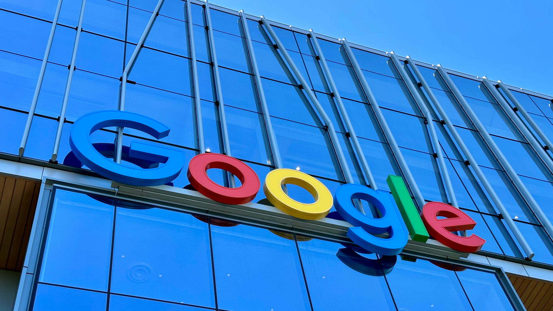Google investir&agrave; 25 miliardi di dollari in centri dati e infrastrutture di intelligenza artificiale