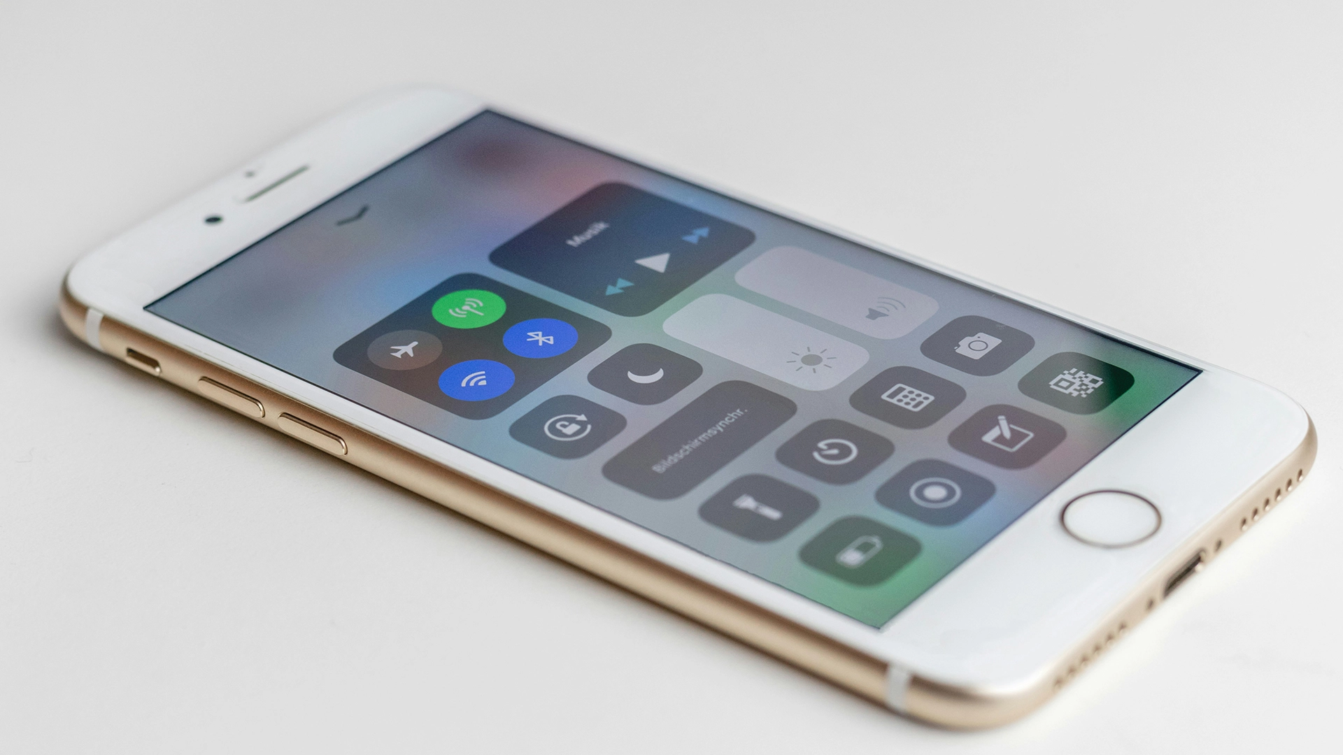 Jack Dorsey lancia Bitchat, l&rsquo;app di messaggistica Bluetooth decentralizzata