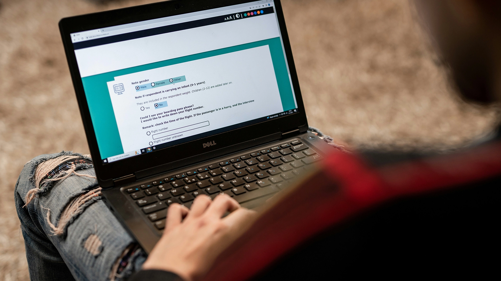 Quasi la Met&agrave; delle Risposte ai Sondaggi Online Potrebbe Provenire da AI, Rivela uno Studio