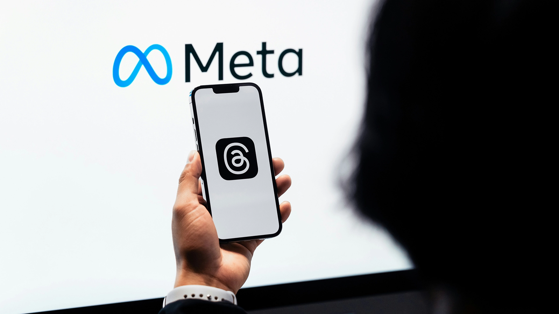 Meta e Character.ai Affrontano Indagini per Presunta Sfruttamento Infantile Tramite Chatbot AI