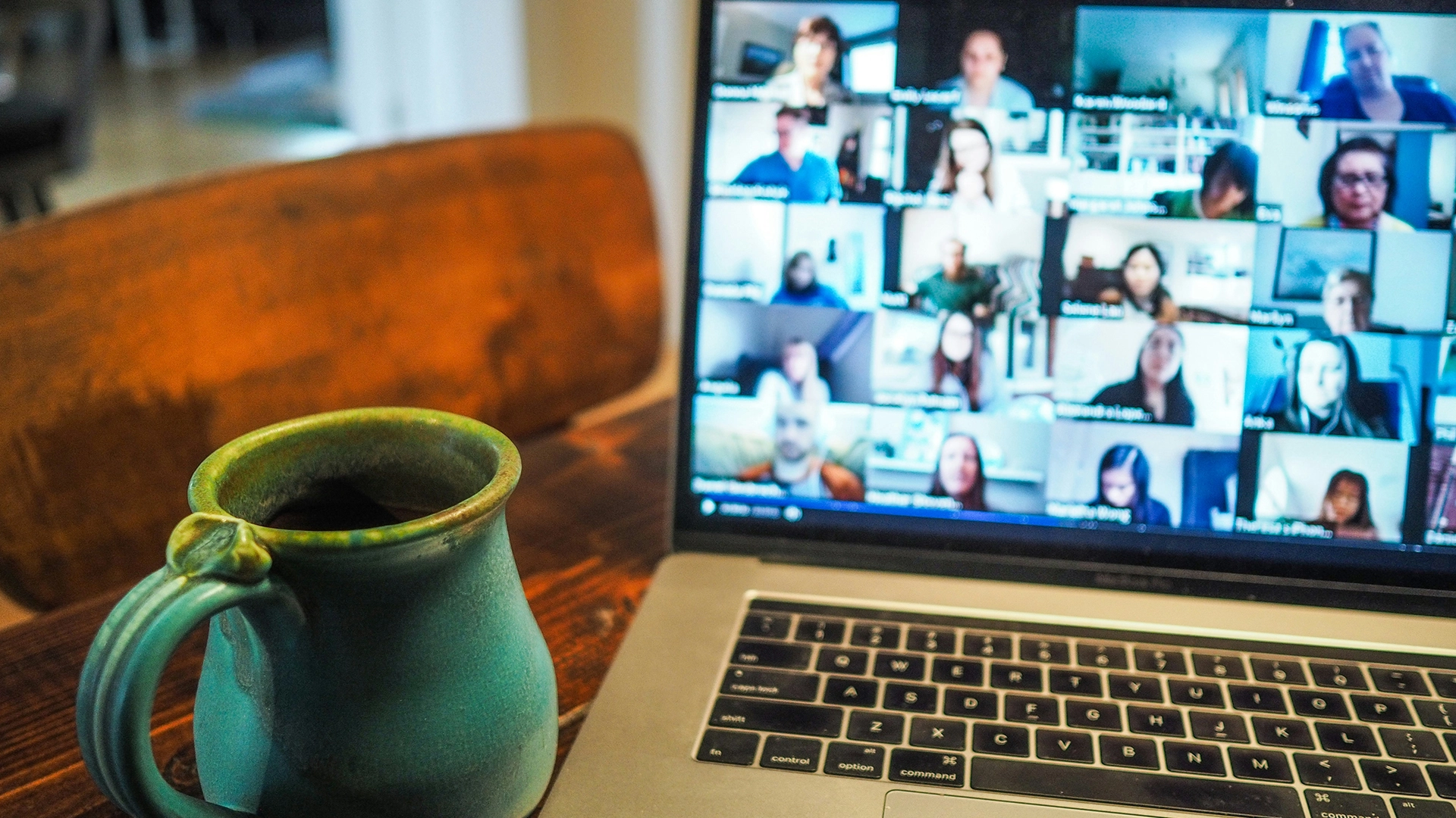 Zoom Annuncia AI Companion 3.0 con Avatar e Traduzione Vocale