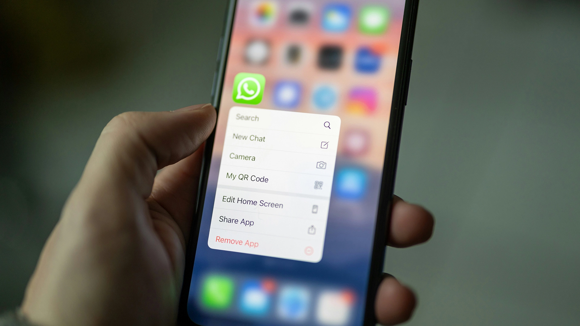 Ex Capo della Sicurezza di Meta Presenta Denuncia per Problemi di Sicurezza su WhatsApp